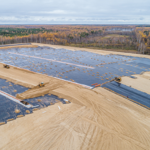 How does a geomembrane liner work