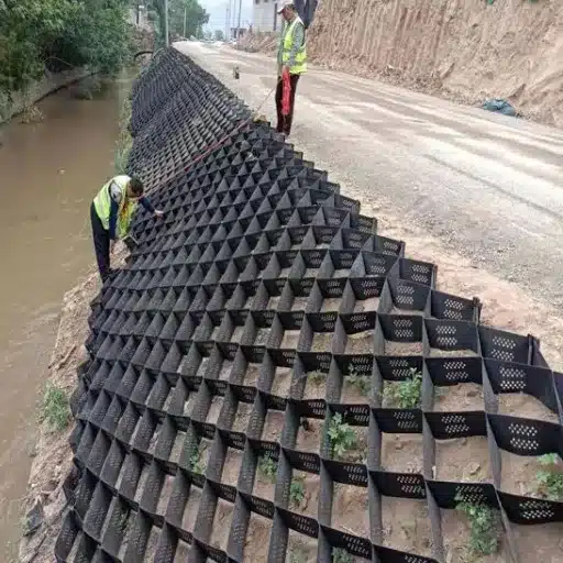 Anchoring & Tensioning the Geogrid