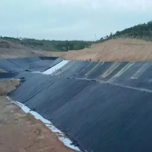When to Choose Woven Geotextile in a Retaining Wall_ The Reinforcement Role